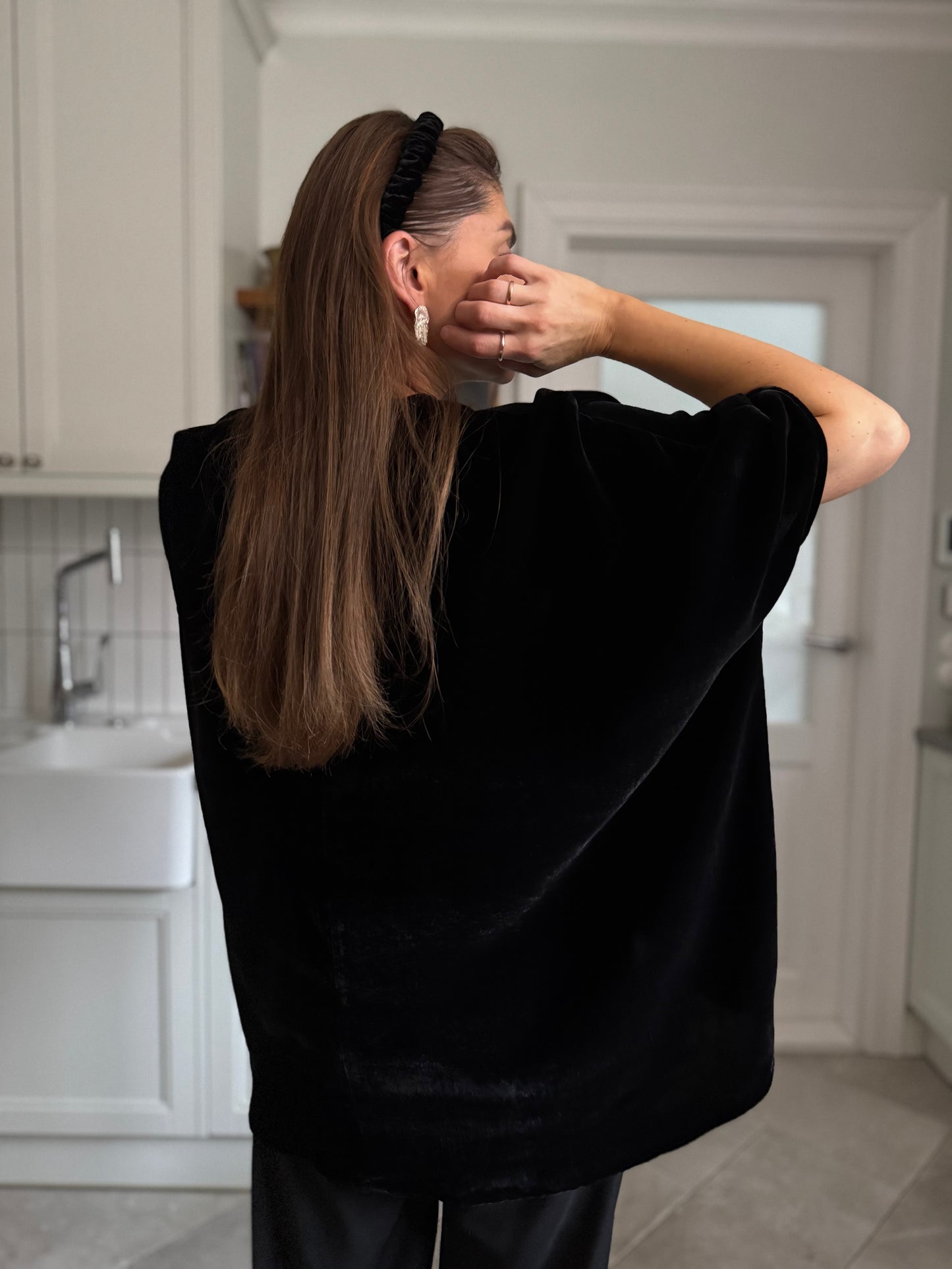 nara silk velvet flowy blouse - black 2025